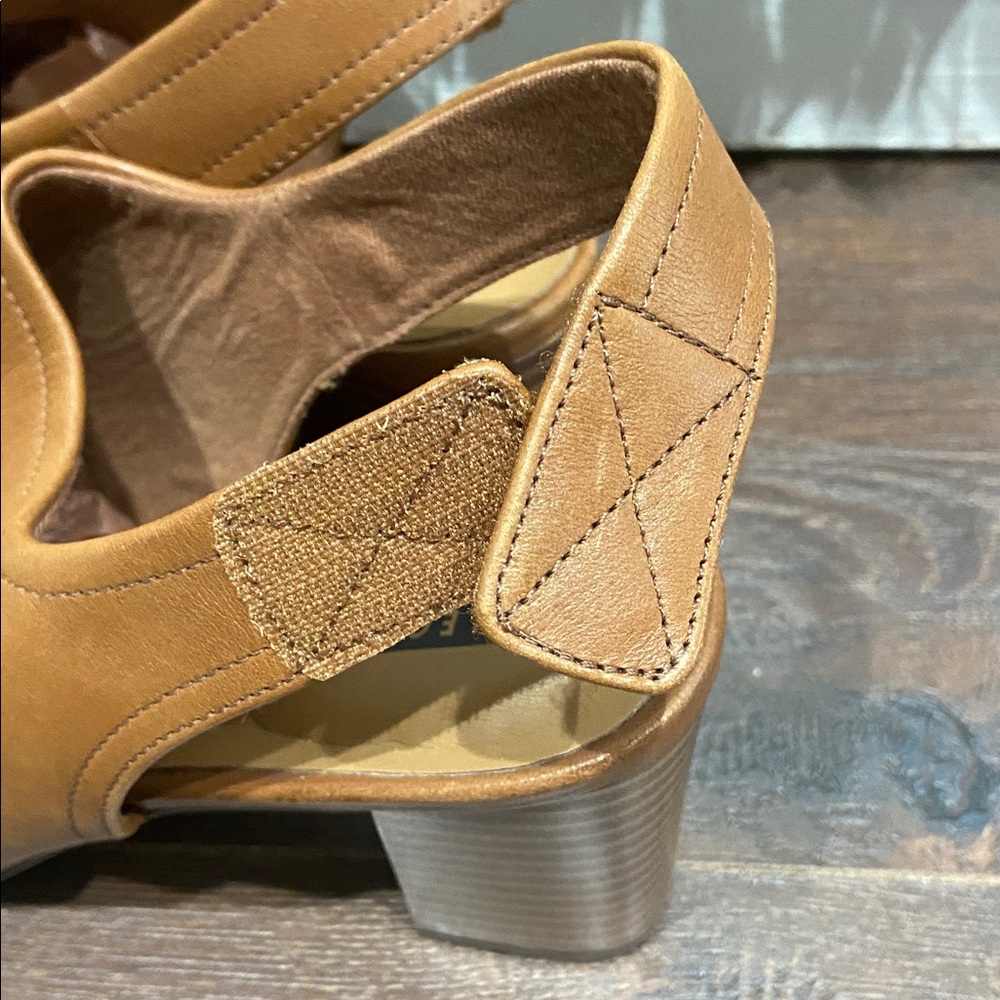 Clarks Women's Deva Jayleen Pump Size 7 NWT - Picture 7 of 10